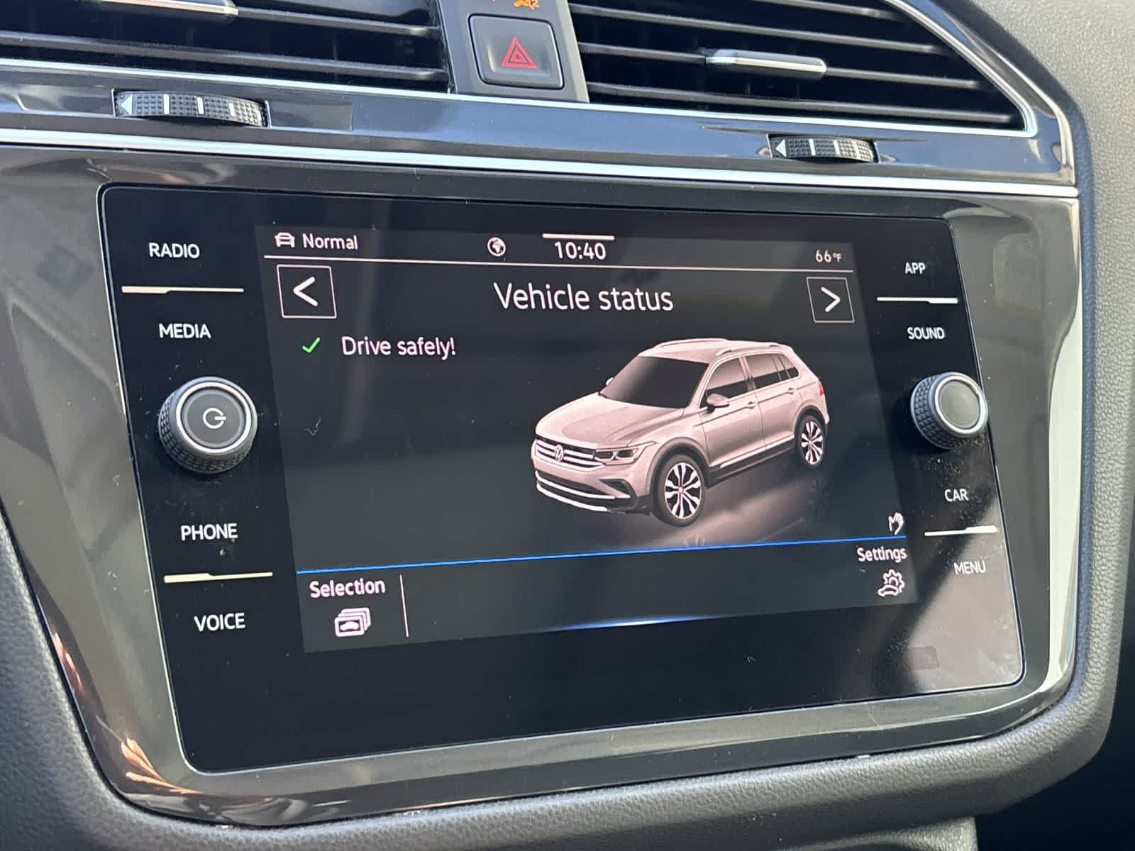 Used 2024 Volkswagen Tiguan SE AWD/4WD image 18