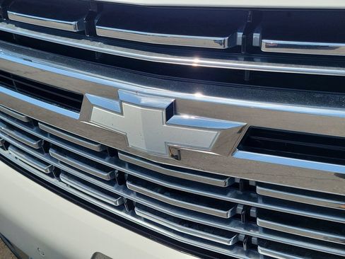 Used 2023 Chevrolet Tahoe Premier AWD/4WD image 32