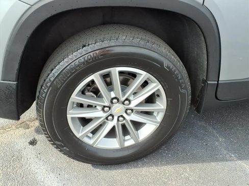 Used 2023 Chevrolet Traverse LT FWD image 19