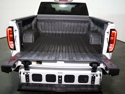 Used 2022 GMC Sierra 1500 Elevation w/ LPO, Elevation Black Package AWD/4WD image 10