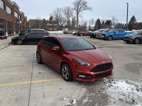 Used 2018 Ford Focus ST w/ Equipment Group 401A image 4