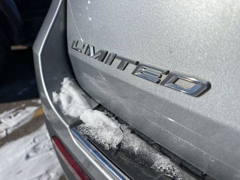 Used 2023 Ford Explorer Limited image 11