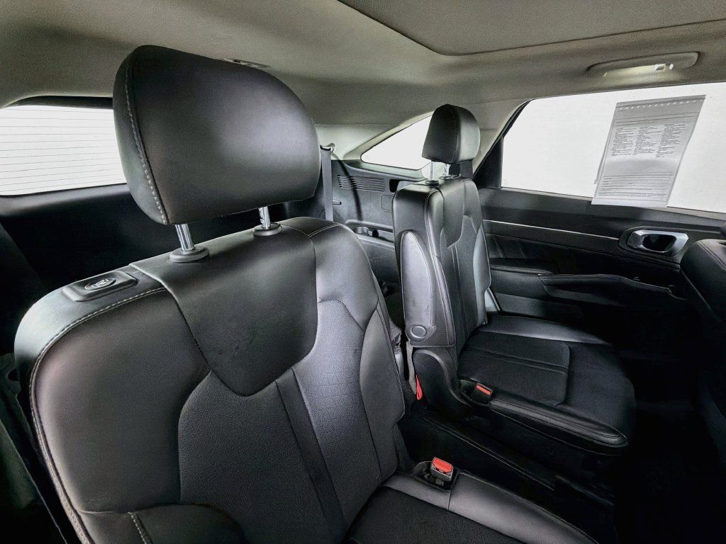 Used 2023 Kia Sorento SX AWD/4WD image 28