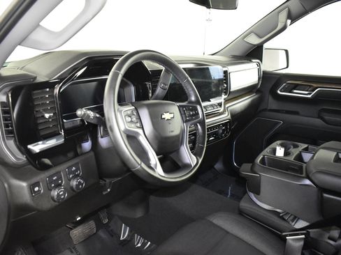 Used 2025 Chevrolet Silverado 1500 LT image 41
