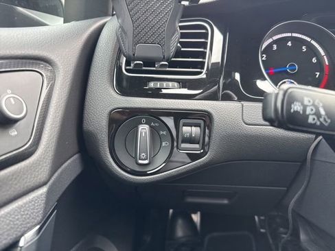 Used 2016 Volkswagen Golf R 4-Door AWD/4WD image 19