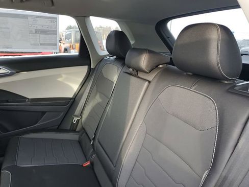 New 2026 Volkswagen Taos SE image 29