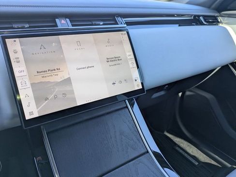 New 2026 Land Rover Range Rover Velar Dynamic SE image 11