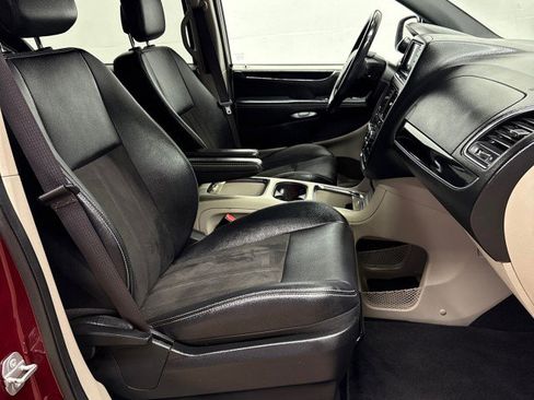 Used 2019 Dodge Grand Caravan SXT image 27