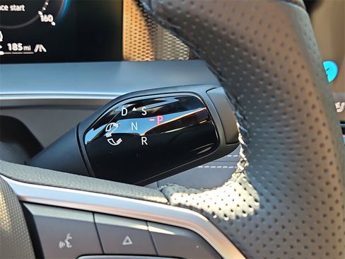 New 2025 Volkswagen Tiguan SE R-Line image 17