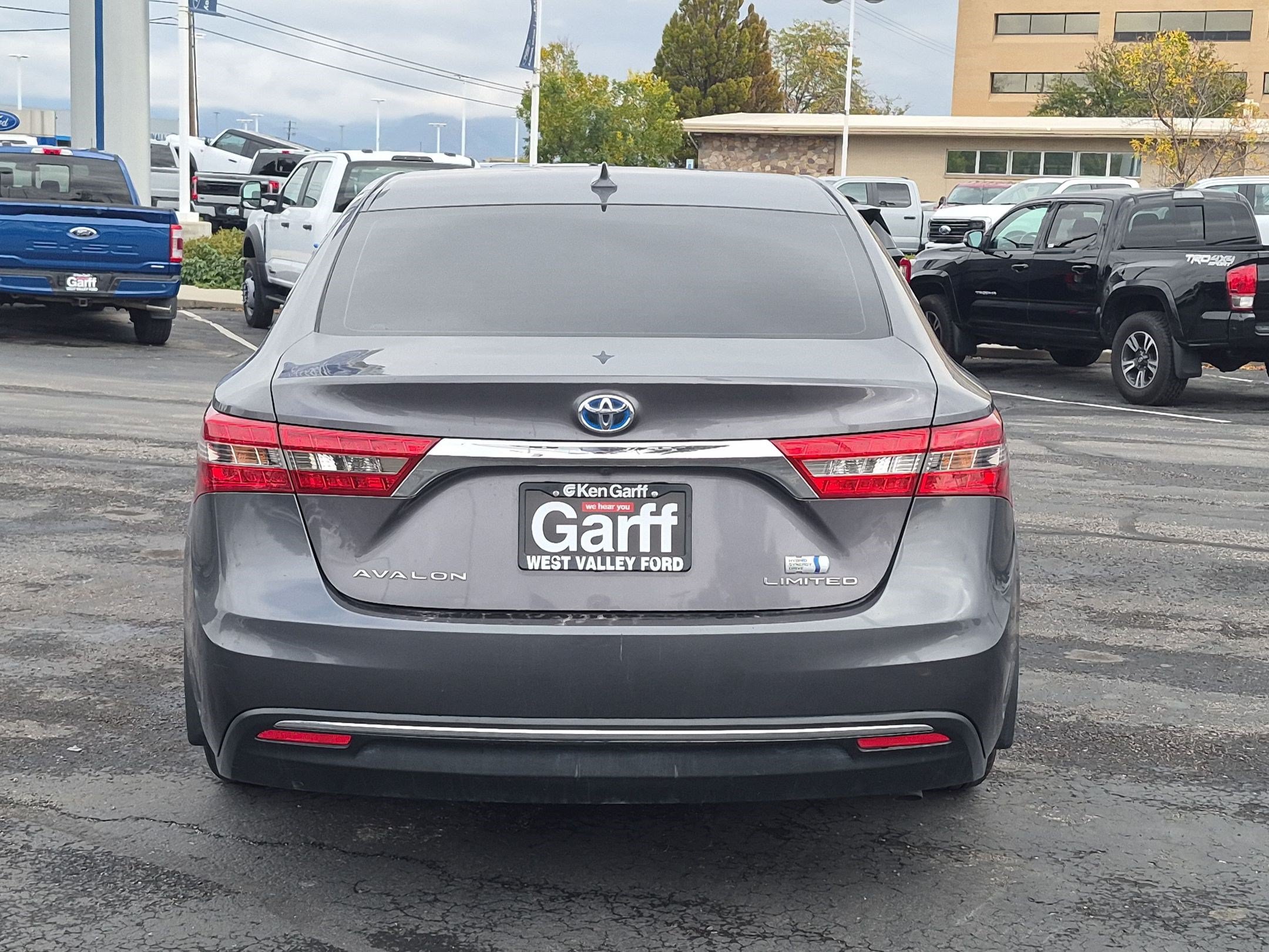 Used 2016 Toyota Avalon Limited w/ Toyota Safety Sense Package FWD image 5