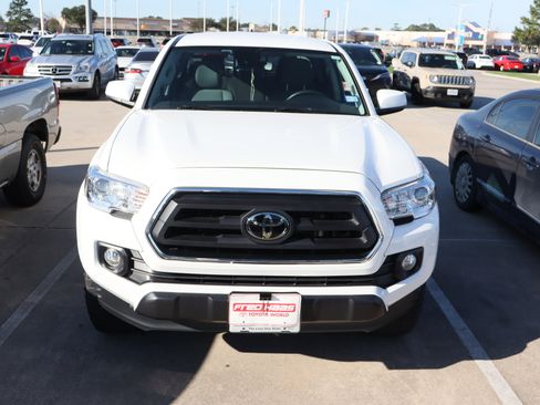 Used 2023 Toyota Tacoma SR5 image 3