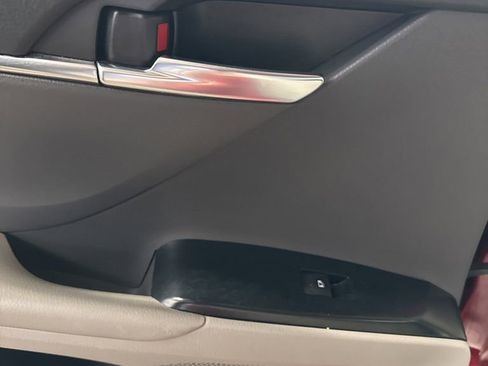 Used 2018 Toyota Camry SE FWD image 21