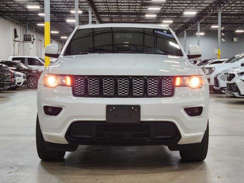 Used 2019 Jeep Grand Cherokee Altitude image 2