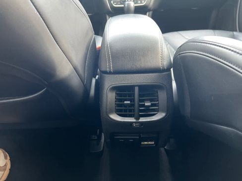 Used 2019 Jeep Cherokee Limited image 35