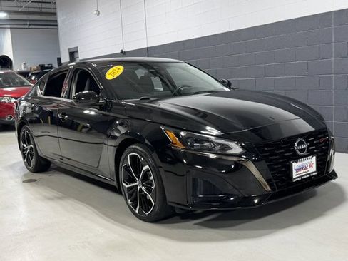 Used 2024 Nissan Altima 2.5 SR FWD image 2