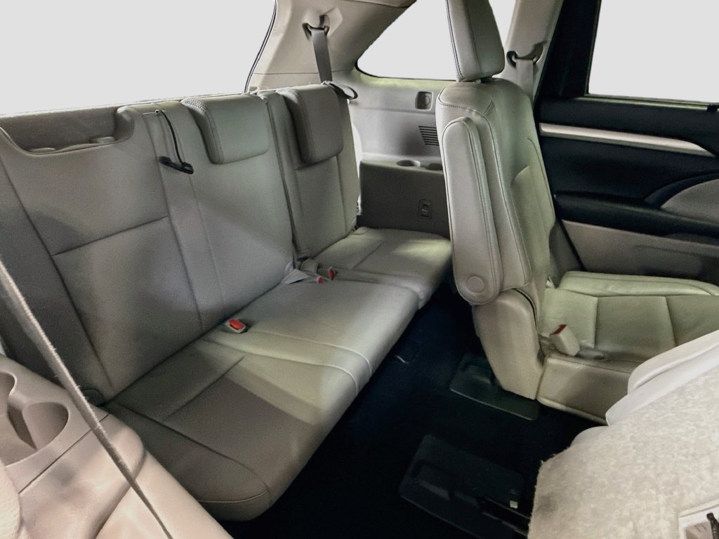 Used 2016 Toyota Highlander XLE AWD/4WD image 27