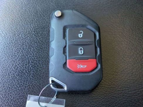 Used 2021 Jeep Gladiator Mojave w/ Safety Group AWD/4WD image 27