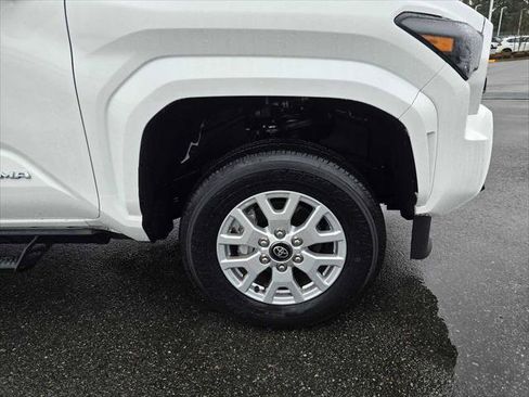 Certified 2025 Toyota Tacoma SR5 AWD/4WD image 9