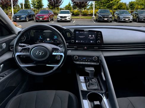 Used 2021 Hyundai Elantra SEL w/ Convenience Package FWD image 16