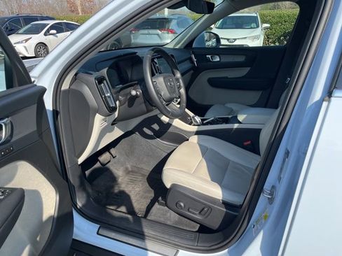 Used 2024 Volvo XC40 B5 Plus w/ Protection Package Premier image 15