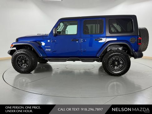 Used 2018 Jeep Wrangler Unlimited Sahara AWD/4WD image 9