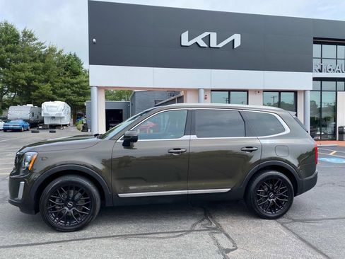 Used 2022 Kia Telluride EX w/ EX Premium Package image 2