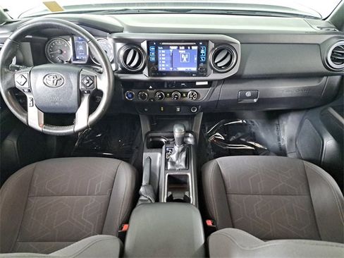 Used 2016 Toyota Tacoma TRD Sport image 16