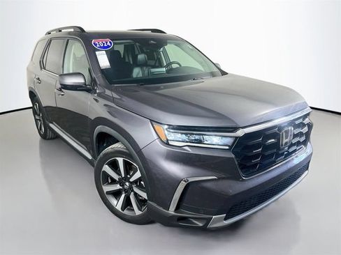 Used 2024 Honda Pilot Touring image 2