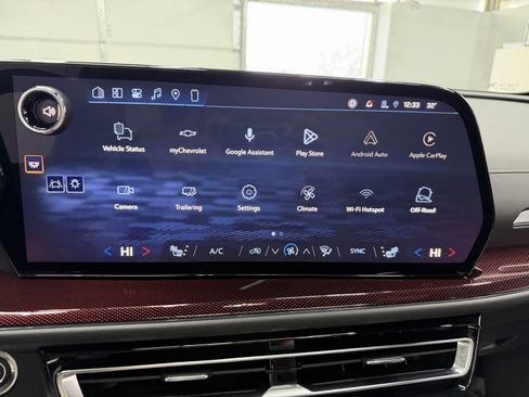 Used 2026 Chevrolet Traverse Z71 image 22