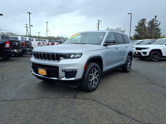 Used 2023 Jeep Grand Cherokee L Limited AWD/4WD image 7