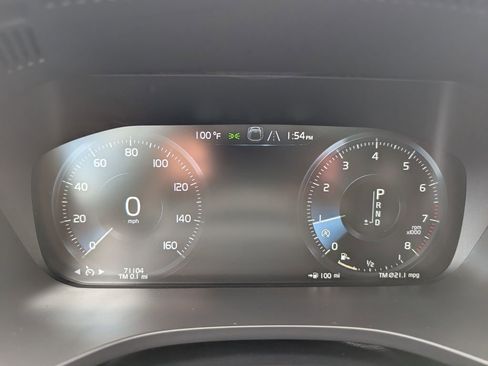 Used 2021 Volvo XC60 T6 Momentum w/ Premium Package AWD/4WD image 29
