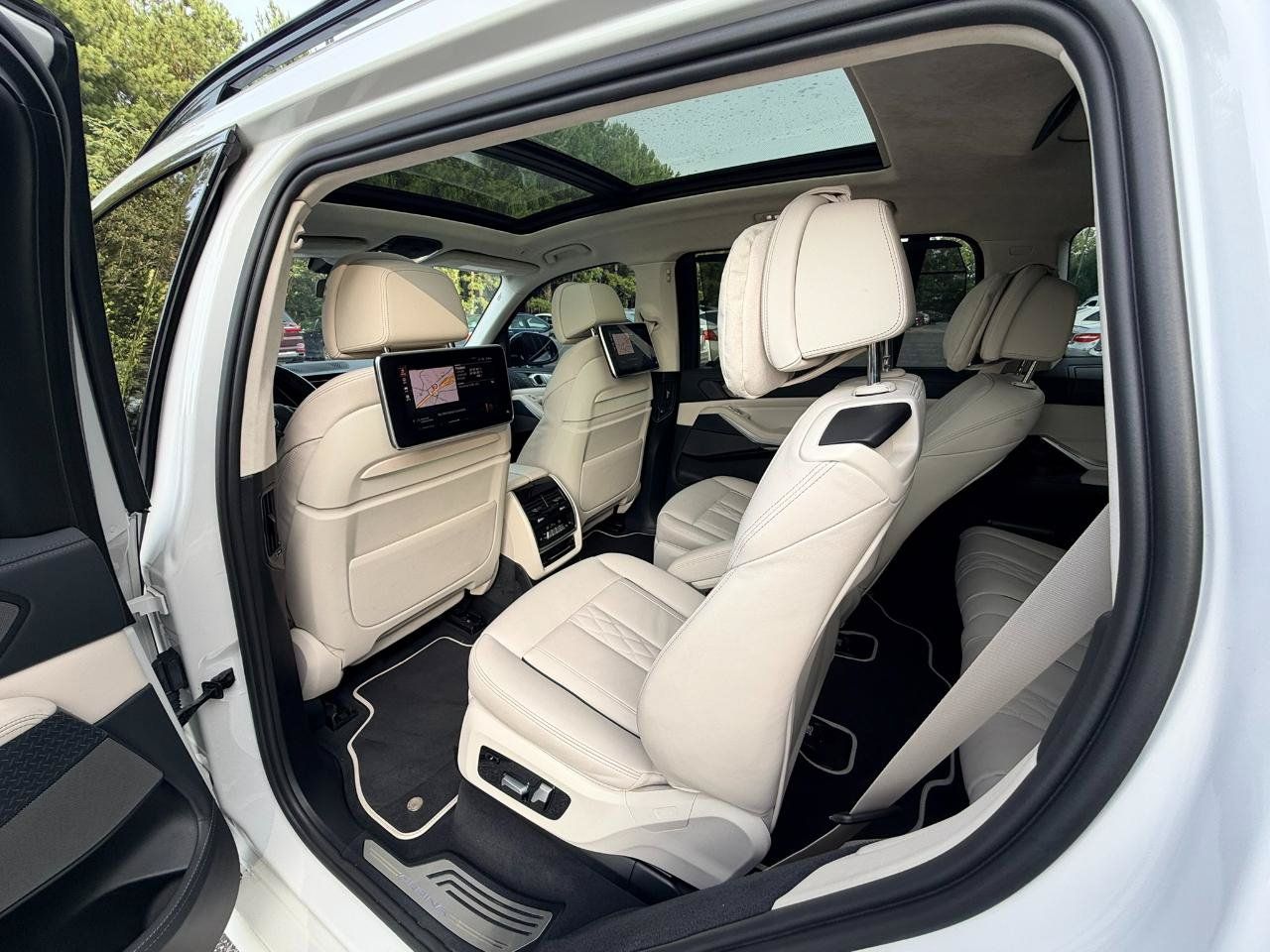 Used 2022 BMW ALPINA XB7 AWD/4WD image 10