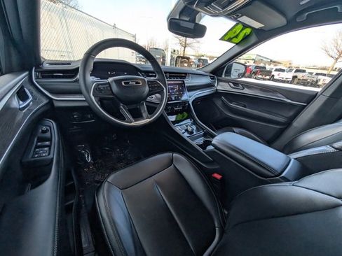 Used 2024 Jeep Grand Cherokee Limited w/ MOPAR Finishing Package image 6