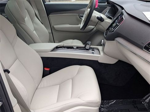 Certified 2025 Volvo XC90 B6 Plus w/ Protection Package Premier image 28