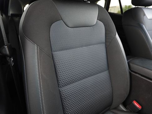 Used 2025 Chevrolet Trax LT w/ LT Convenience Package FWD image 23