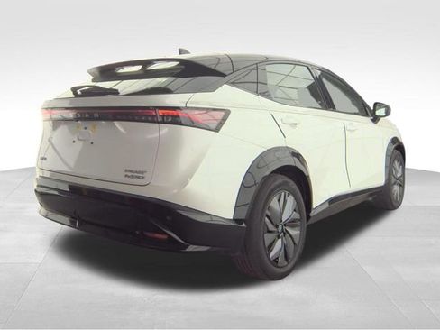 Used 2023 Nissan Ariya AWD image 6