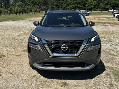 Used 2023 Nissan Rogue SV w/ SV Premium Package AWD/4WD image 2