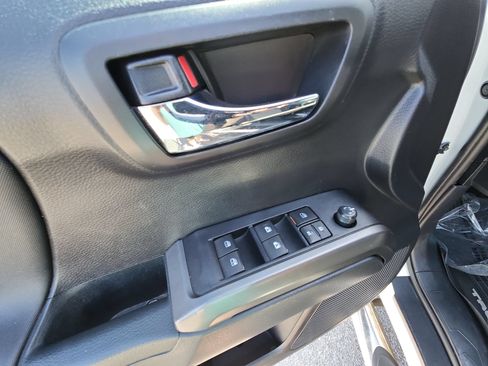 Used 2021 Toyota Tacoma TRD Sport w/ Technology Package AWD/4WD image 15