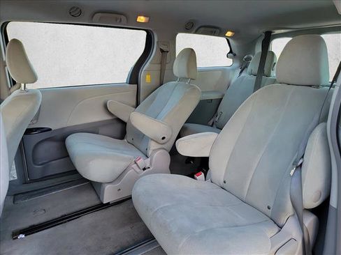 Used 2014 Toyota Sienna L FWD image 14