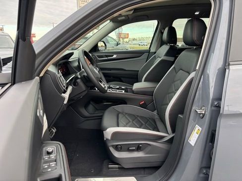 New 2026 Volkswagen Atlas Peak Edition image 8