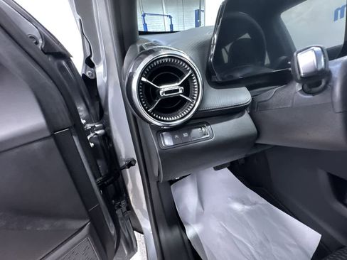 Used 2025 Chevrolet Equinox LT w/ Safety and Technology Package image 16