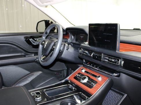 Used 2024 Lincoln Aviator Reserve w/ Equipment Group 201A RWD image 35