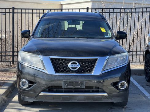 Used 2016 Nissan Pathfinder Platinum w/ Family Entertainment Package image 2
