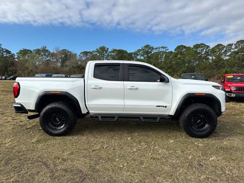 Used 2024 GMC Canyon AT4 image 2