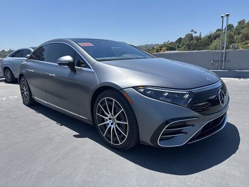 Used 2023 Mercedes-Benz EQS 580 4MATIC Sedan image 3