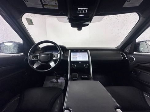 Used 2024 Land Rover Discovery Metropolitan Edition AWD/4WD image 17