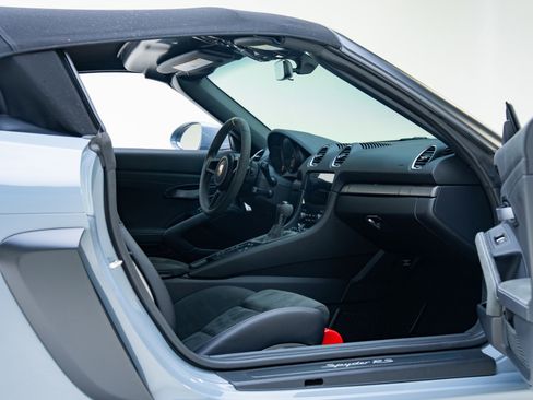 Used 2024 Porsche 718 Boxster Spyder RS RWD image 38