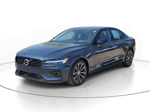 Used 2022 Volvo S60 B5 Momentum AWD/4WD image 2