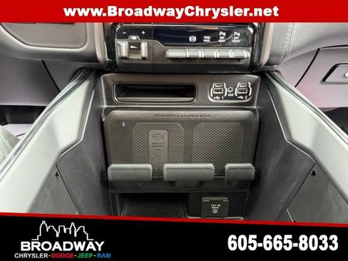 Used 2024 RAM 3500 Limited AWD/4WD image 19
