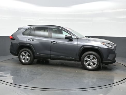 Used 2022 Toyota RAV4 LE AWD/4WD image 7